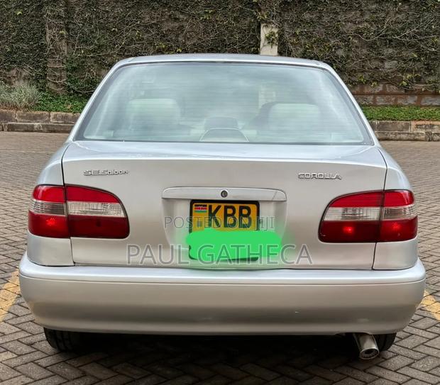 Toyota Corolla 1999 Silver