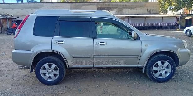 Nissan X-Trail 2005 Gray