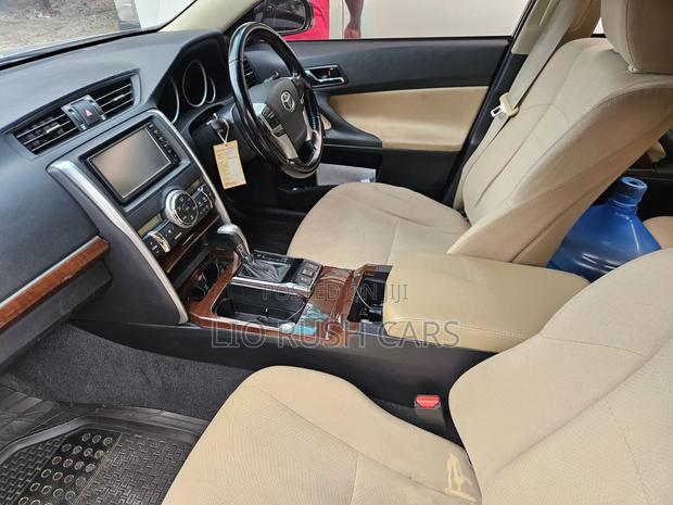 Toyota Mark X 2017