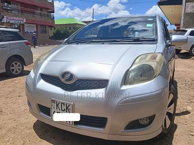 Toyota Vitz 1.3 FWD 5dr 2011 Silver