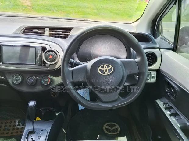 Toyota Vitz 2012 Pearl