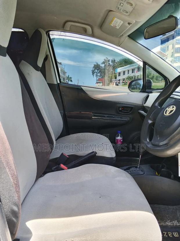 Toyota Vitz 2012 Pearl