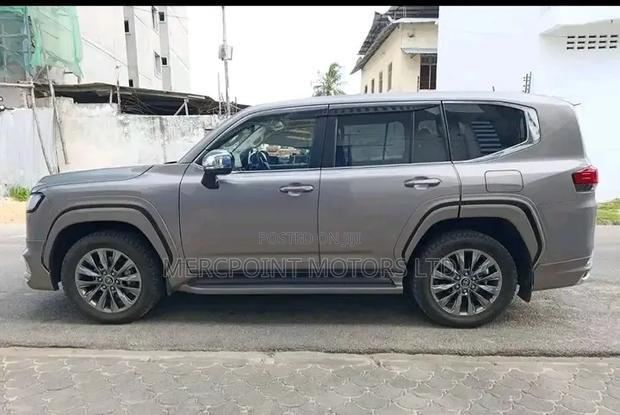 Toyota Land Cruiser 2023