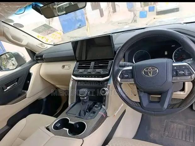 Toyota Land Cruiser 2023