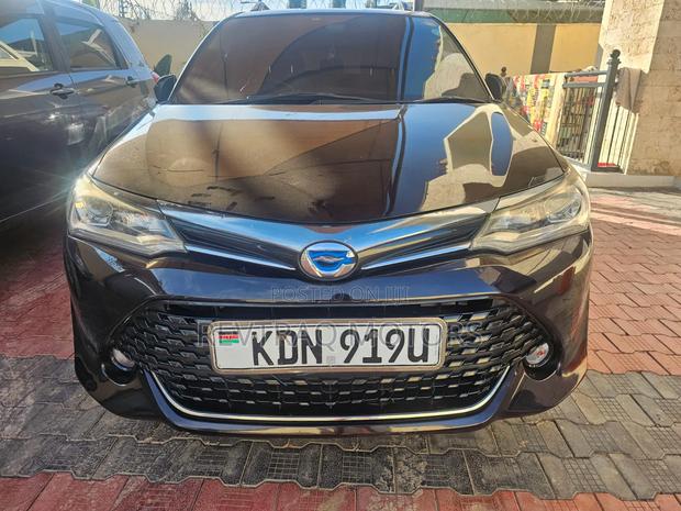 Toyota Corolla Fielder 1.5 Hybrid FWD 2016 Black