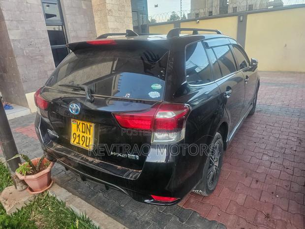 Toyota Corolla Fielder 1.5 Hybrid FWD 2016 Black