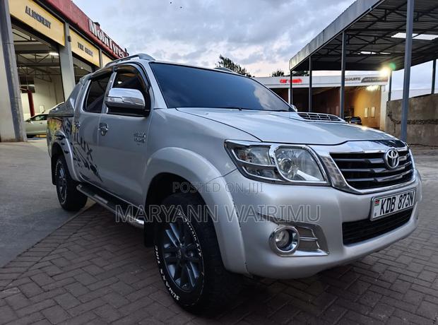 Toyota Hilux 3.0 D-4D 4x4 2013 Silver