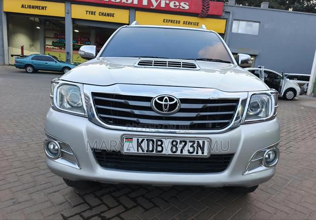 Toyota Hilux 3.0 D-4D 4x4 2013 Silver