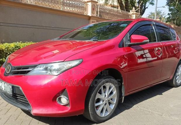 Toyota Auris 2013 Red