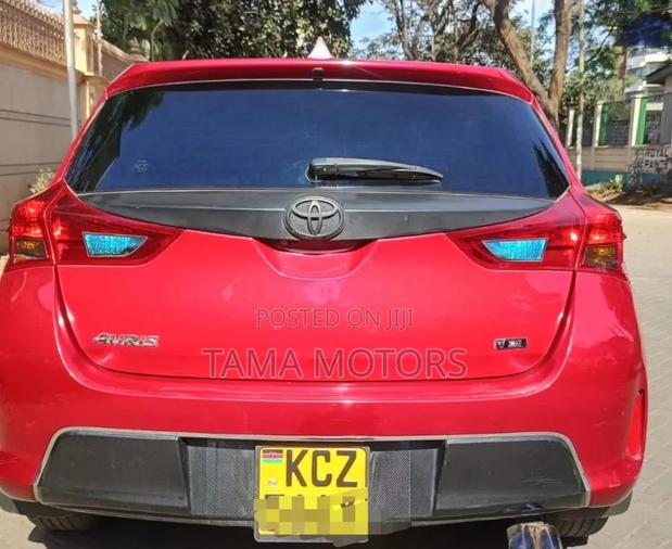 Toyota Auris 2013 Red