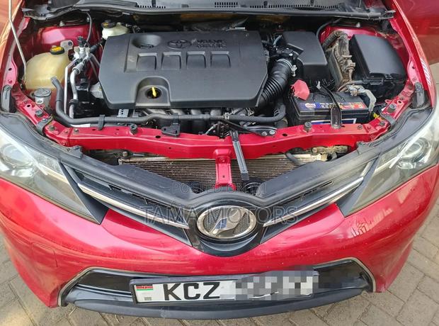 Toyota Auris 2013 Red