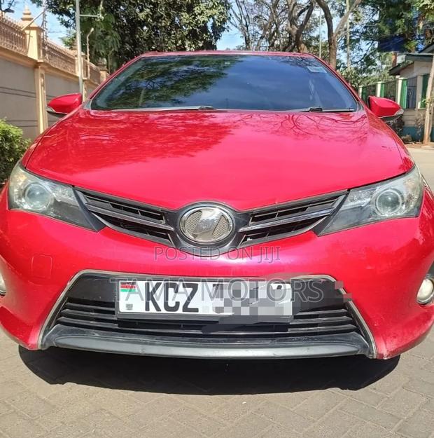 Toyota Auris 2013 Red