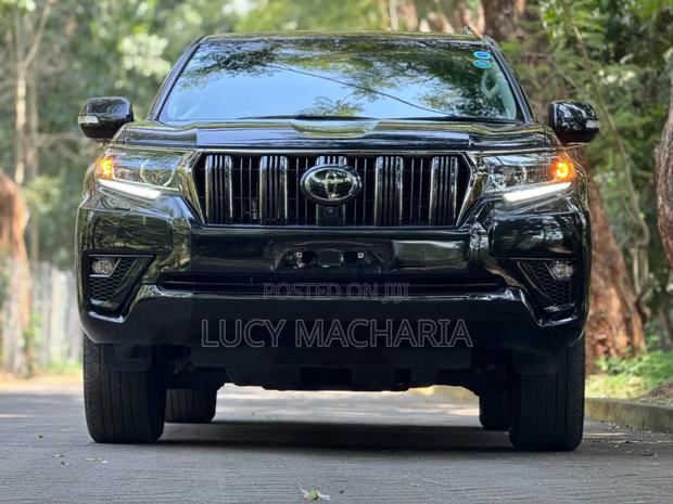 Toyota Land Cruiser Prado 2022 Black