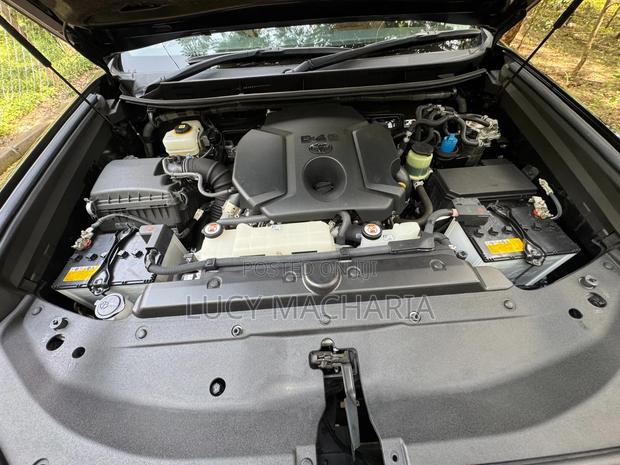 Toyota Land Cruiser Prado 2022 Black