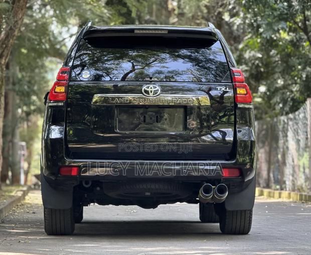 Toyota Land Cruiser Prado 2022 Black