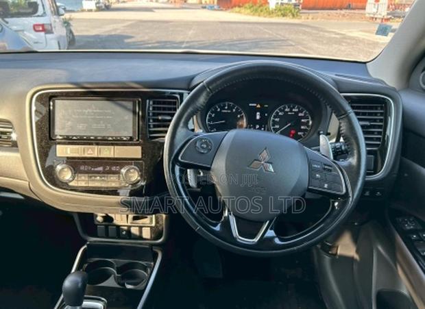 Mitsubishi Outlander 2018 Off white