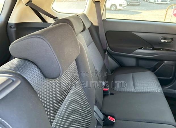 Mitsubishi Outlander 2018 Off white