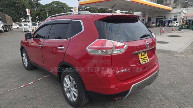Nissan X-Trail 2.0 Petrol AWD 2015 Red
