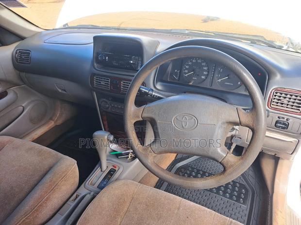 Toyota Corolla 2000 Red