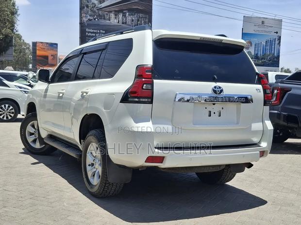 Toyota Land Cruiser Prado 2017 White