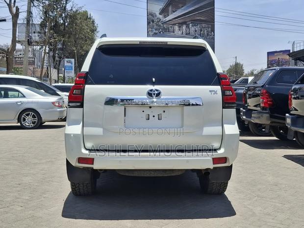 Toyota Land Cruiser Prado 2017 White