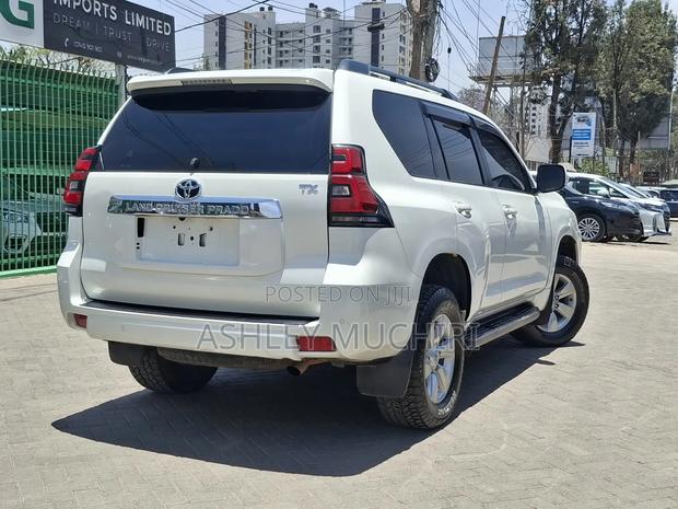 Toyota Land Cruiser Prado 2017 White