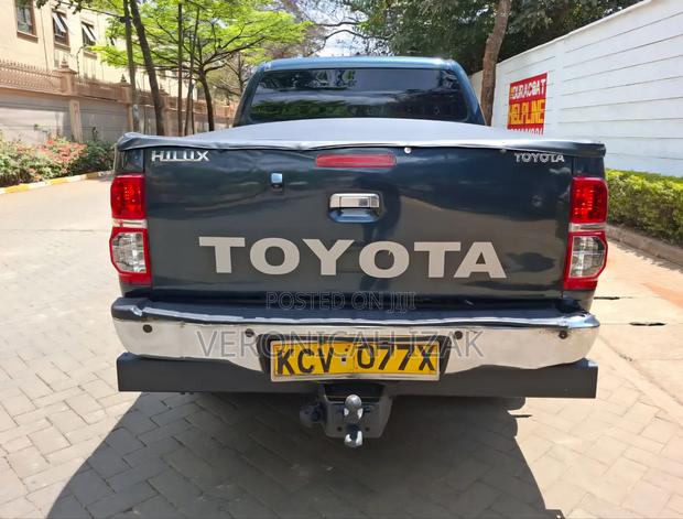 Toyota Hilux 2012 Black