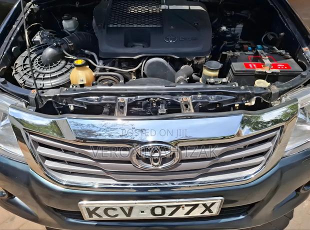 Toyota Hilux 2012 Black