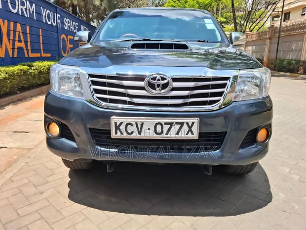 Toyota Hilux 2012 Black