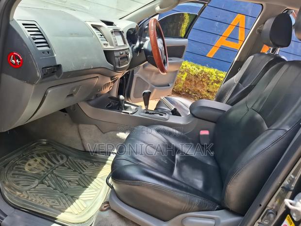 Toyota Hilux 2012 Black