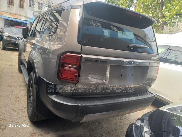 New Toyota Land Cruiser Prado 2.7 2024 Gray