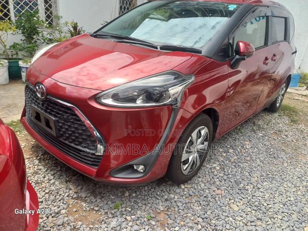 Toyota Sienta 2020 Maroon