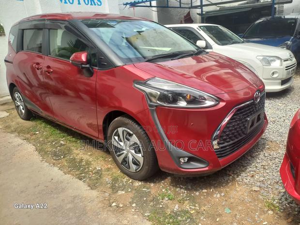 Toyota Sienta 2020 Maroon