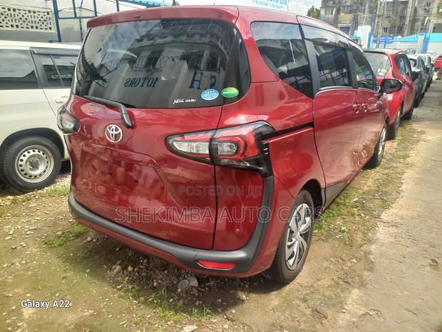 Toyota Sienta 2020 Maroon