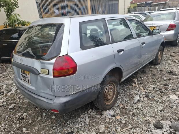 Nissan Wingroad 2002 Silver