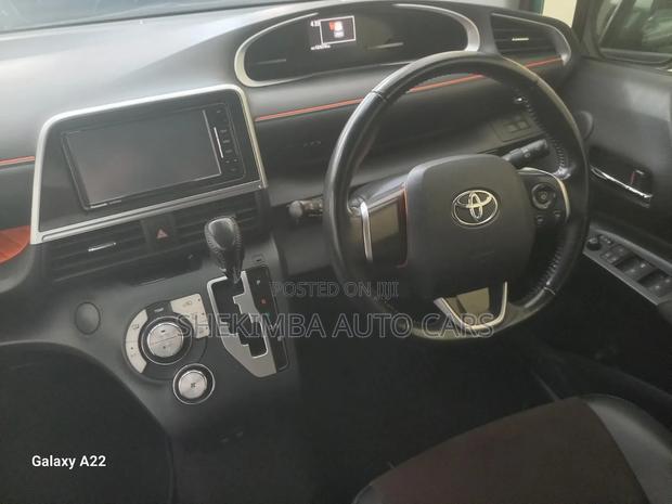 Toyota Sienta 1.5 FWD (6-seater) 2020 Blue