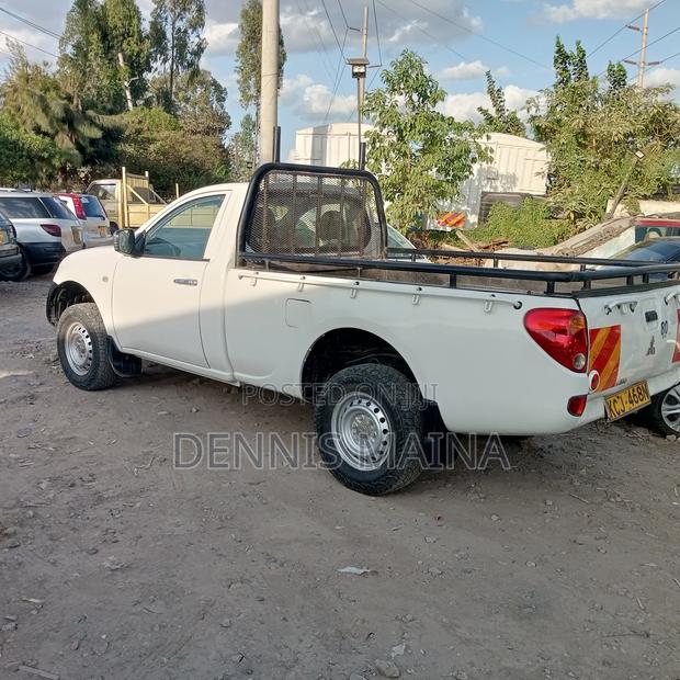 Mitsubishi L200 Club Cab 2.5 180hp 4WD 2015 White