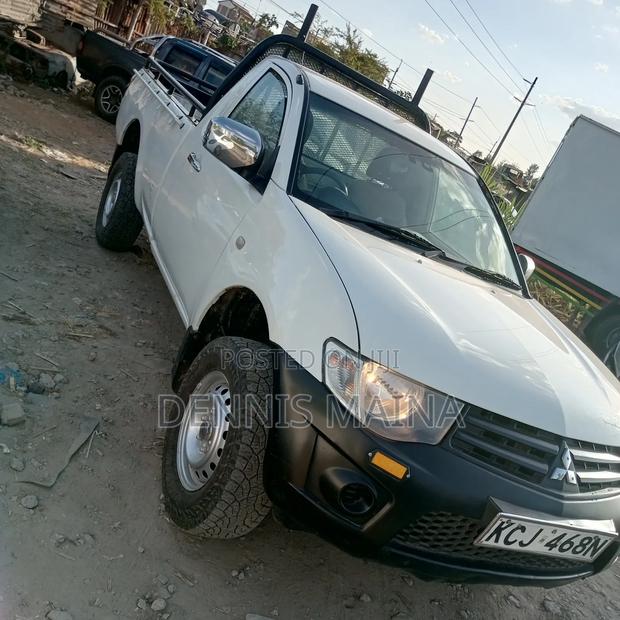 Mitsubishi L200 Club Cab 2.5 180hp 4WD 2015 White