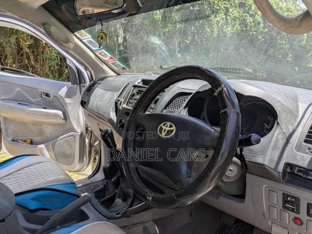 Toyota Hilux 2009 White