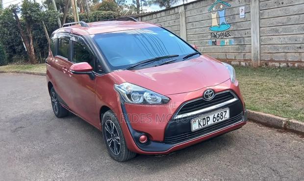 Toyota Sienta 2017 Brown