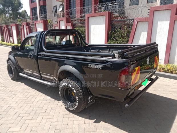 Isuzu D-MAX 2012 Black