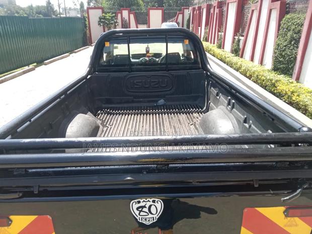 Isuzu D-MAX 2012 Black