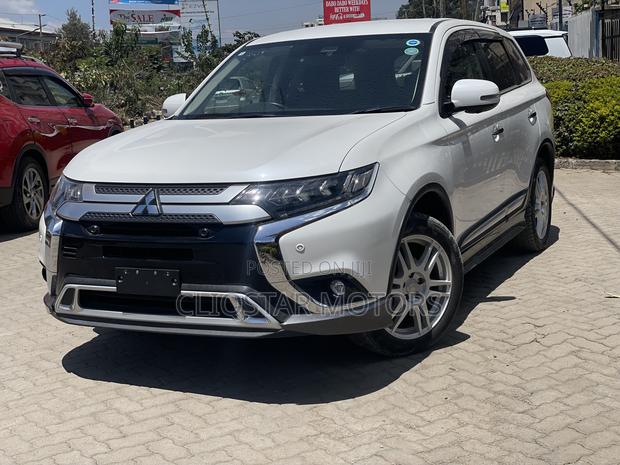 Mitsubishi Outlander LE S-AWC 2020 White