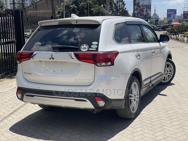Mitsubishi Outlander LE S-AWC 2020 White
