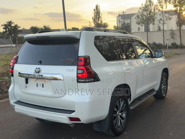 Toyota Land Cruiser Prado 2.8 2020 White
