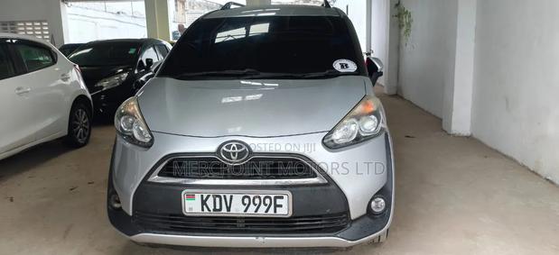 Toyota Sienta 2018 Silver
