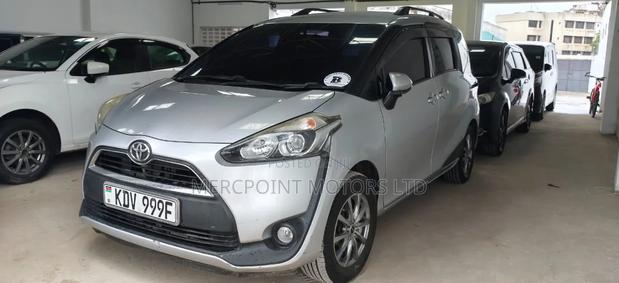 Toyota Sienta 2018 Silver
