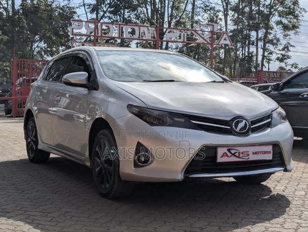 Toyota Auris 2012 Silver