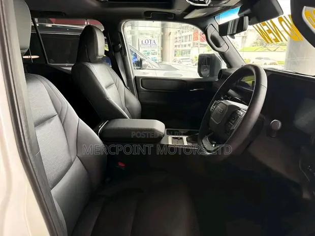 Toyota Land Cruiser Prado 2024 White