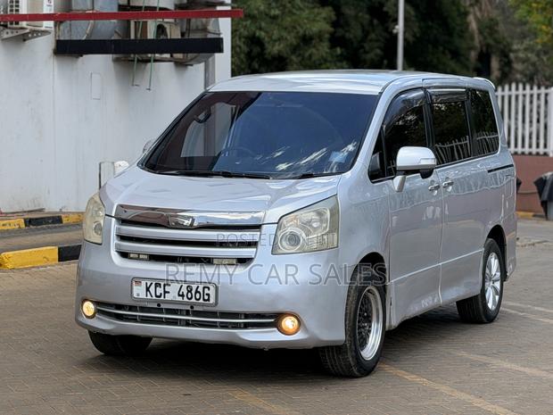Toyota Noah 2008 Silver